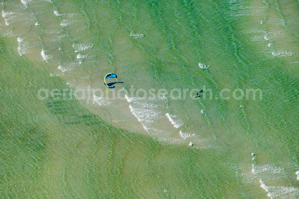 Aerial image Laboe - Water surface at the bay along the sea coast Kiter beim Wassersport in Laboe on the Kiel Fjord in the state Schleswig-Holstein, Germany