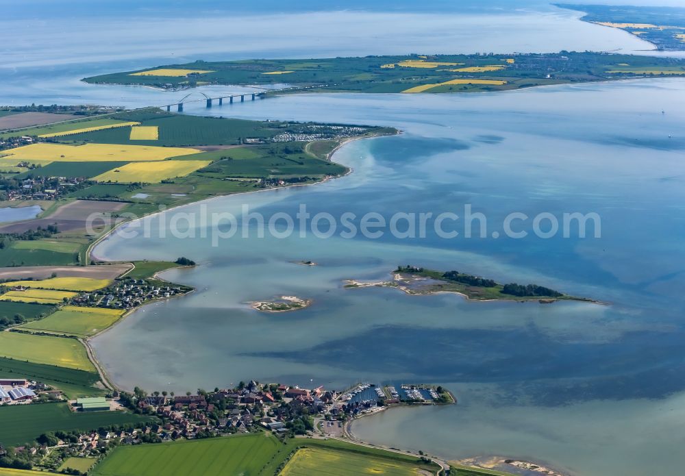 Aerial photograph Fehmarn - Water surface at the bay along the sea coast Lemkenhafen in Fehmarn on the island of Fehmarn in the state Schleswig-Holstein, Germany