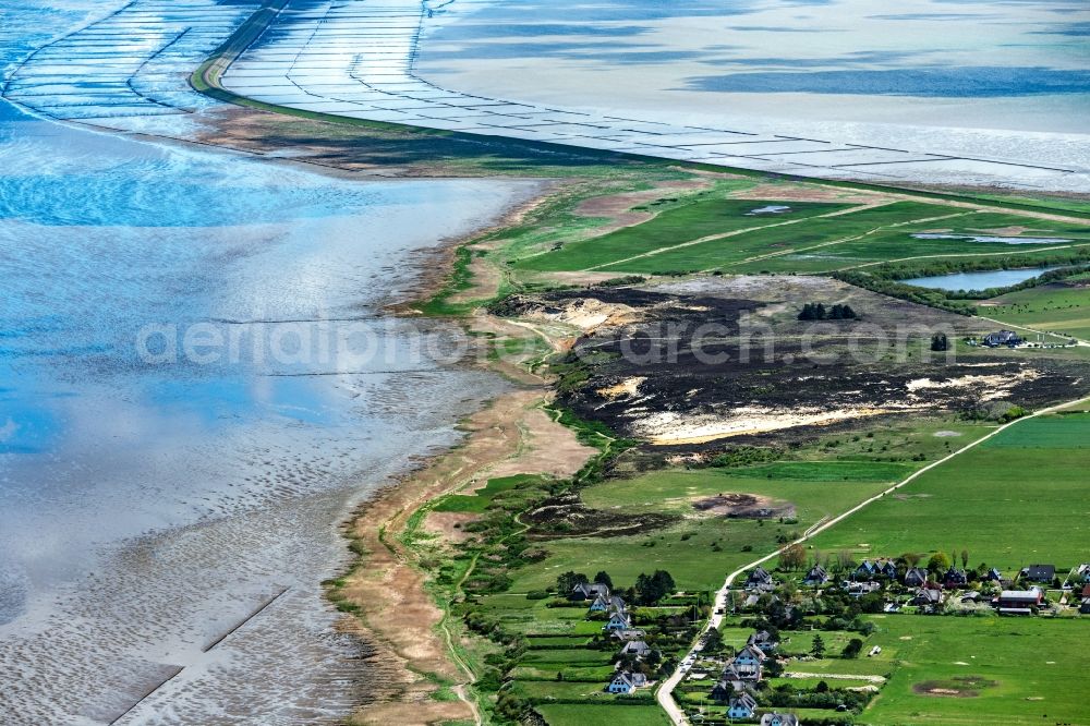 Aerial photograph Morsum - Water surface at the bay along the sea coast Morsumer Kliff in Morsum on Island Sylt in the state Schleswig-Holstein, Germany