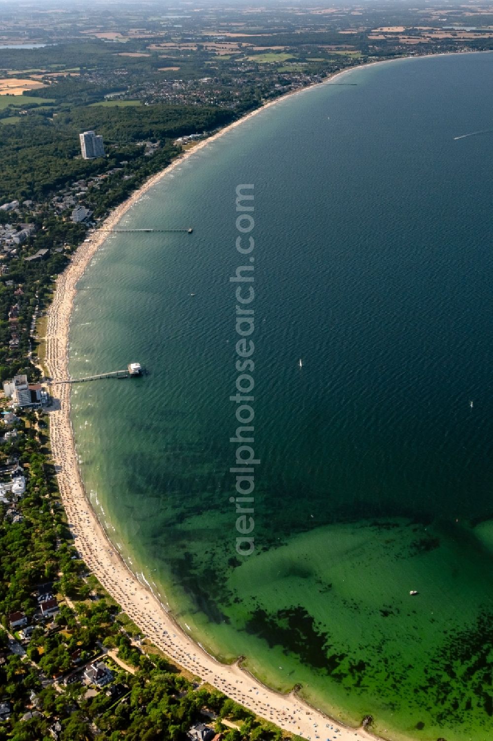 Timmendorfer Strand from the bird's eye view: Water surface at the bay on the baltic sea along the sea coast on Timmendorfer Strand in the state Schleswig-Holstein, Germany