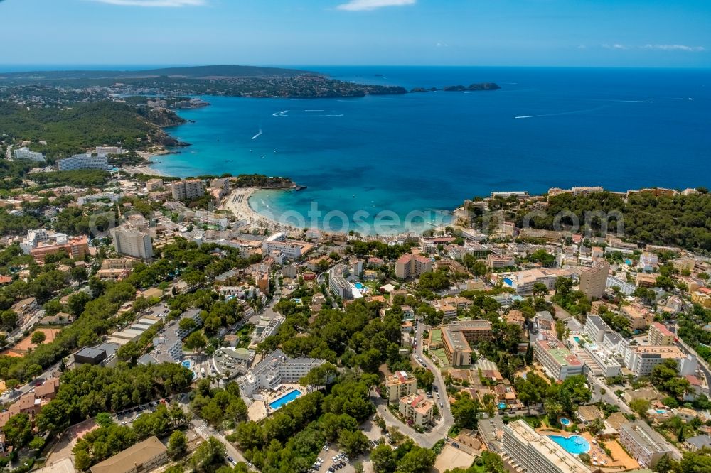 Aerial photograph Peguera - Water surface at the bay along the sea coast on Platja Palmira in Peguera in Balearic island of Mallorca, Spain