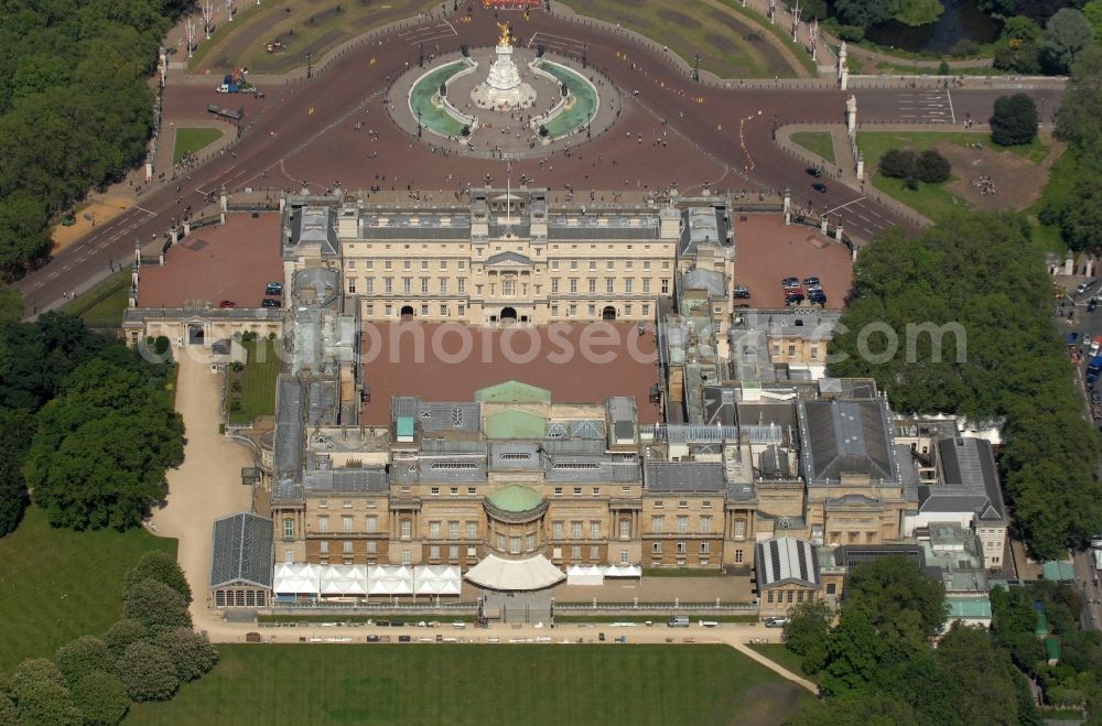 Aerial image London - Buckingham Palace is the official residence of the British monarch in London. The palace in the city borough of City of Westminster is in addition to its function as a residence of Queen Elizabeth II and Prince Philip also official state occasions