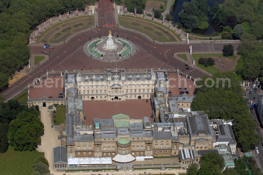 Aerial photograph London - Buckingham Palace is the official residence of the British monarch in London. The palace in the city borough of City of Westminster is in addition to its function as a residence of Queen Elizabeth II and Prince Philip also official state occasions