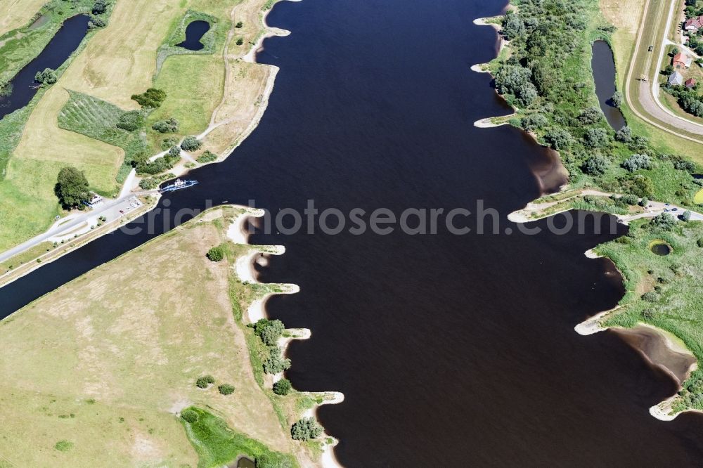 Bleckede from the bird's eye view: Groyne head of the of Elbe river course in Bleckede in the state Lower Saxony, Germany