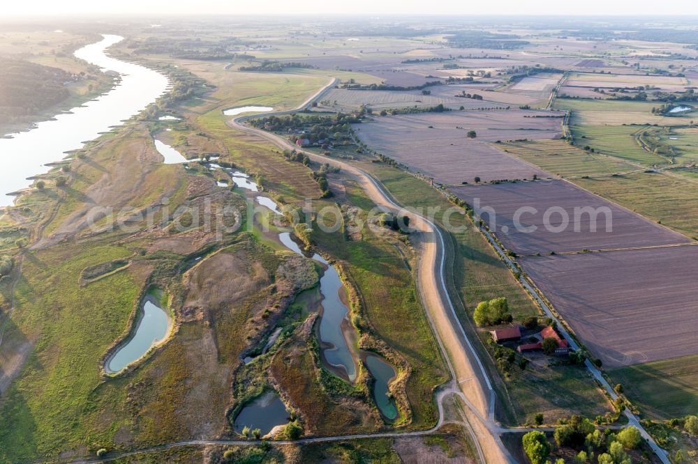 Aerial photograph Amt Neuhaus - Groyne head of the of Elbe river course and its Polof in the district Pommau in Amt Neuhaus in the state Lower Saxony, Germany