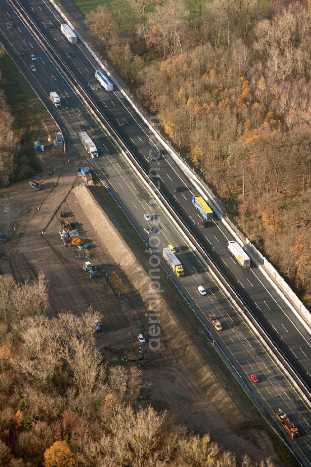 Bönen from the bird's eye view: View of the autobahn 2 and the European route 34 in Boenen in the state North Rhine-Westphalia