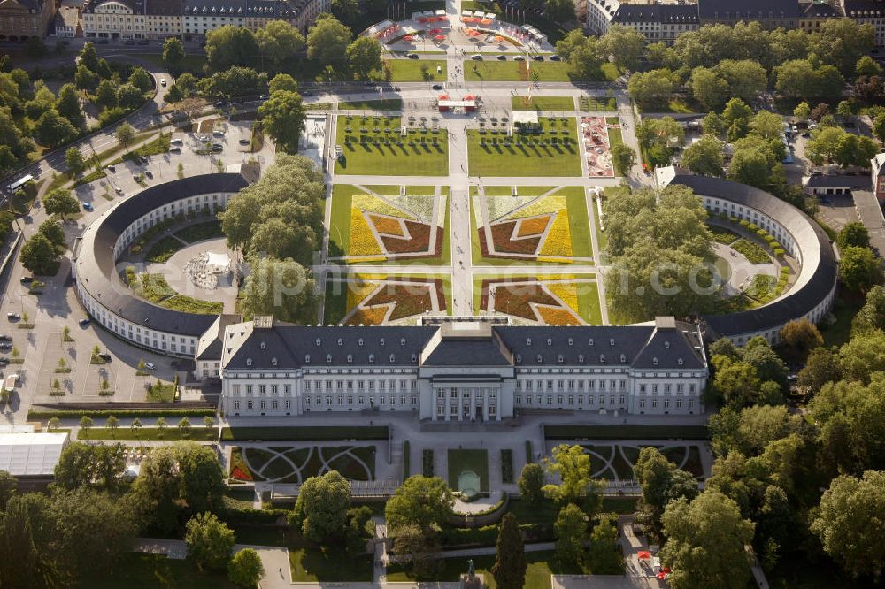 Koblenz from the bird's eye view: Gelände, hier das Kurfürstlichen Schloss in Koblenz, der Bundesgartenschau Buga 2011 mit dem Motte Koblenz verwandelt. Koblenz of 15 April to 16 October 2011 hosted the National Garden Festival BUGA 2011th.