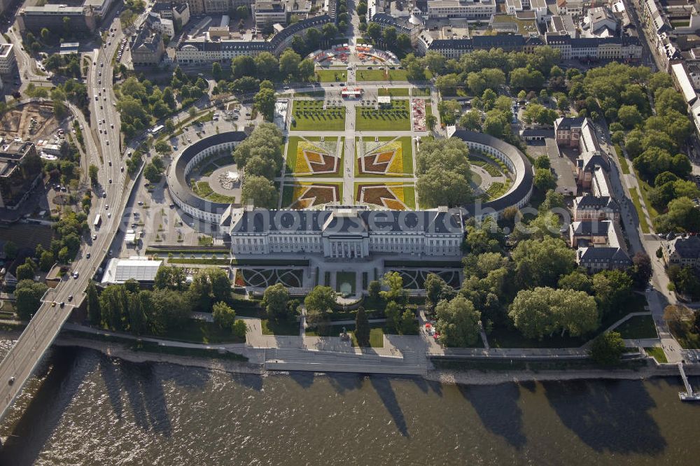 Aerial photograph Koblenz - Gelände, hier das Kurfürstlichen Schloss in Koblenz, der Bundesgartenschau Buga 2011 mit dem Motte Koblenz verwandelt. Koblenz of 15 April to 16 October 2011 hosted the National Garden Festival BUGA 2011th.