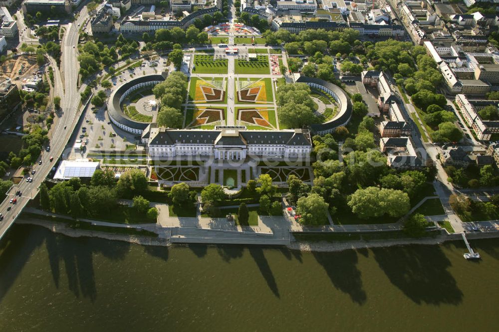 Koblenz from above - Gelände, hier das Kurfürstlichen Schloss in Koblenz, der Bundesgartenschau Buga 2011 mit dem Motte Koblenz verwandelt. Koblenz of 15 April to 16 October 2011 hosted the National Garden Festival BUGA 2011th.