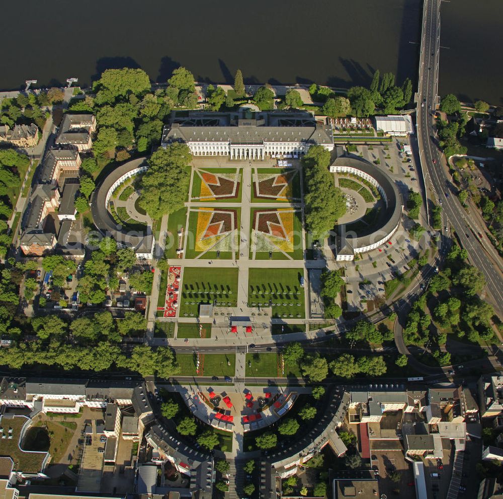 Aerial photograph Koblenz - Gelände, hier das Kurfürstlichen Schloss in Koblenz, der Bundesgartenschau Buga 2011 mit dem Motte Koblenz verwandelt. Koblenz of 15 April to 16 October 2011 hosted the National Garden Festival BUGA 2011th.