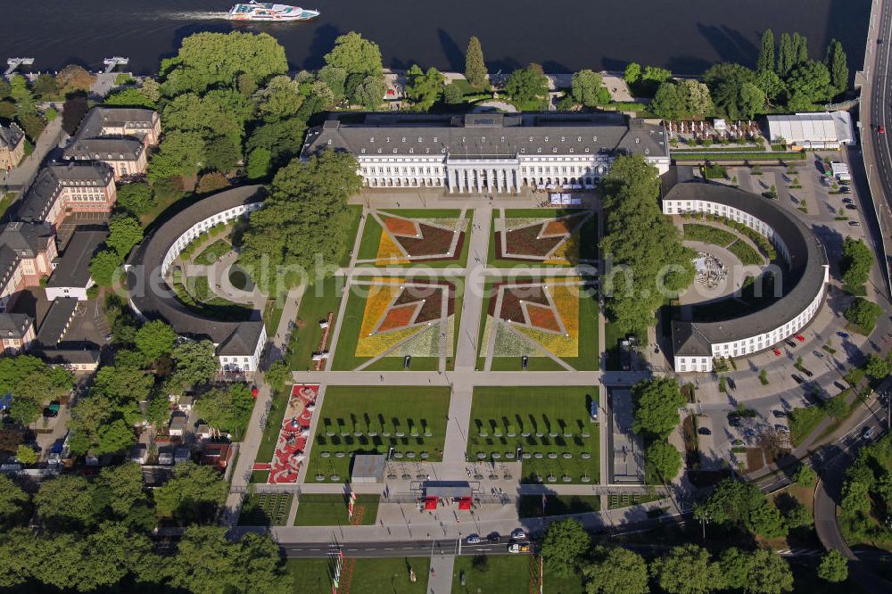 Koblenz from above - Gelände, hier das Kurfürstlichen Schloss in Koblenz, der Bundesgartenschau Buga 2011 mit dem Motte Koblenz verwandelt. Koblenz of 15 April to 16 October 2011 hosted the National Garden Festival BUGA 2011th.