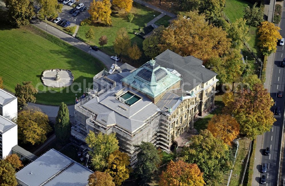 Aerial image Karlsruhe - Der Bundesgerichtshof mit dem Hauptsitz im ehemaligen Erbgroßherzoglichen Palais und neueren Anbauten. Das oberste deutsche Gericht wurde 1950 gegründet. The Federal Court with its headquarters in the former Grand Duke Palace and newer additions.