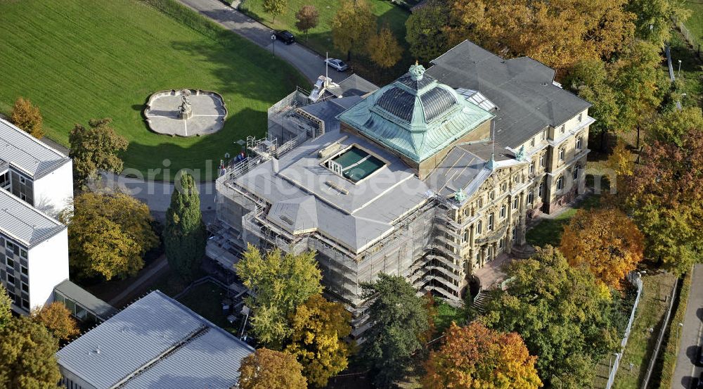 Aerial photograph Karlsruhe - Der Bundesgerichtshof mit dem Hauptsitz im ehemaligen Erbgroßherzoglichen Palais und neueren Anbauten. Das oberste deutsche Gericht wurde 1950 gegründet. The Federal Court with its headquarters in the former Grand Duke Palace and newer additions.