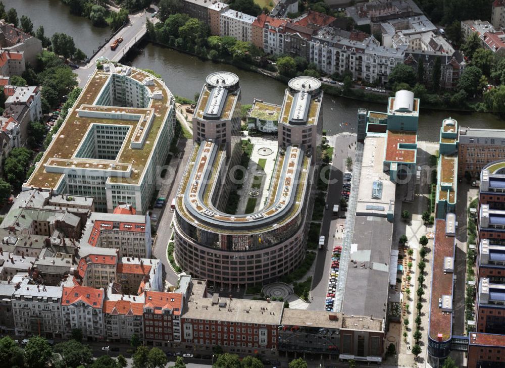 Berlin Moabit from above - Blick auf den Spreebogen in Berlin- Moabit, dem derzeitigen Sitz des Bundesministeriums des Innern. Geplant ist ein Neubau im Regierungsviertel, um die bisherigen Mietkosten für den Bürokomplex zu umgehen. View of the Freiberger Spreebogen in Berlin-Moabit, the current seat of the Federal Ministry of Interior. Plans call for a new development in the government district in order to circumvent the recent hire of the office complex.