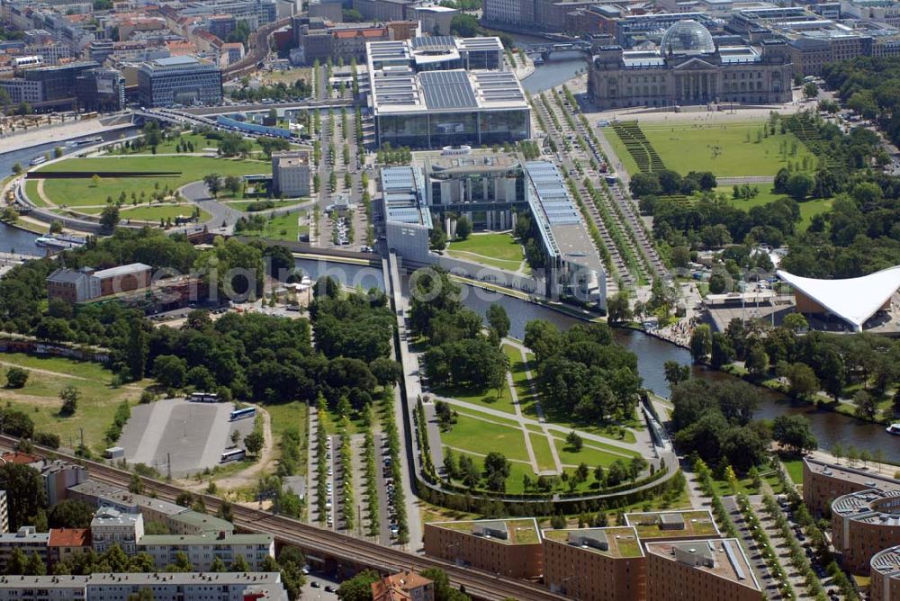 Aerial photograph Berlin - Blick auf das Bundeskanzleramt auf dem Spreebogen / Regierungsviertel in der Berliner Stadtmitte.