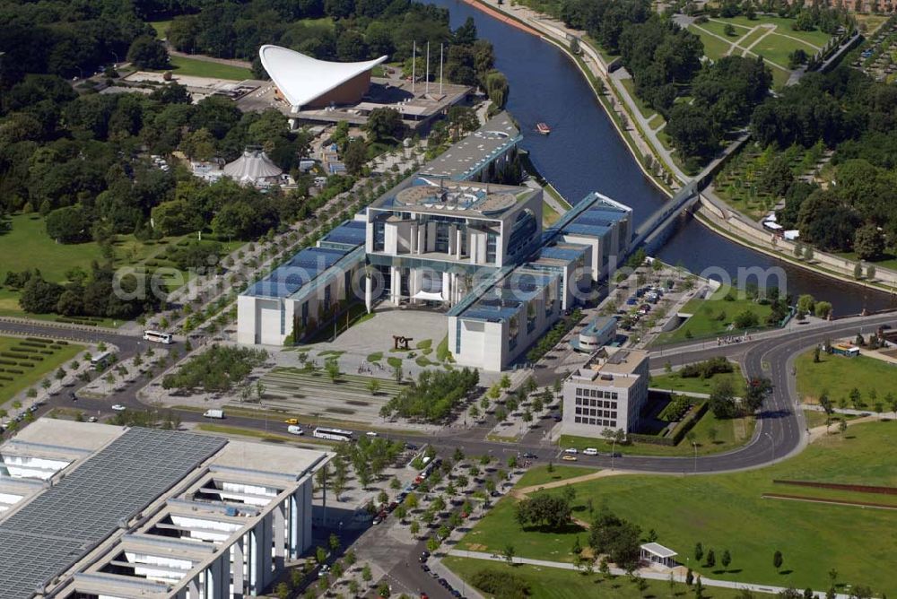 Berlin from above - Blick auf das Bundeskanzleramt auf dem Spreebogen / Regierungsviertel in der Berliner Stadtmitte.