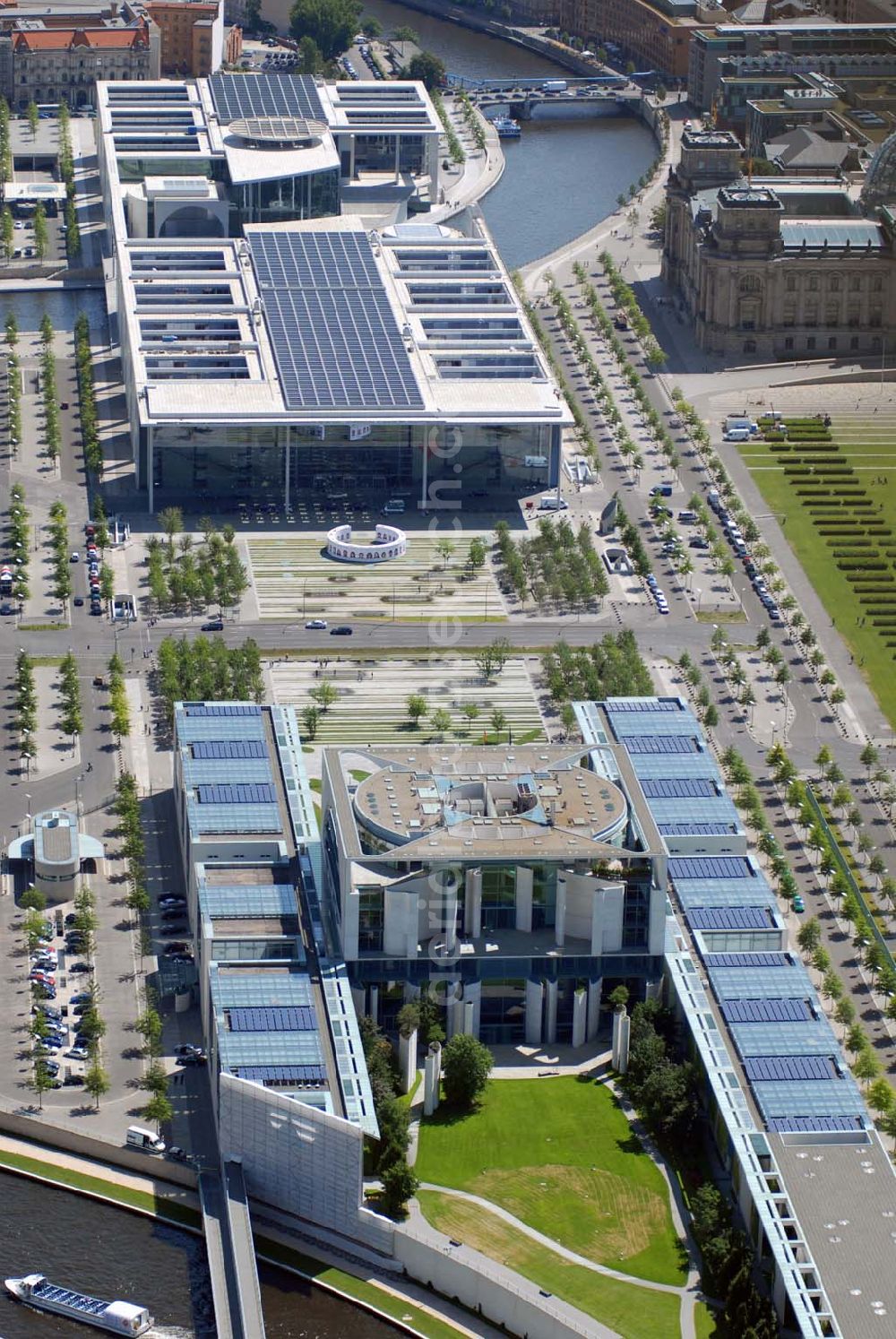 Aerial image Berlin - Blick auf das Bundeskanzleramt auf dem Spreebogen / Regierungsviertel in der Berliner Stadtmitte.