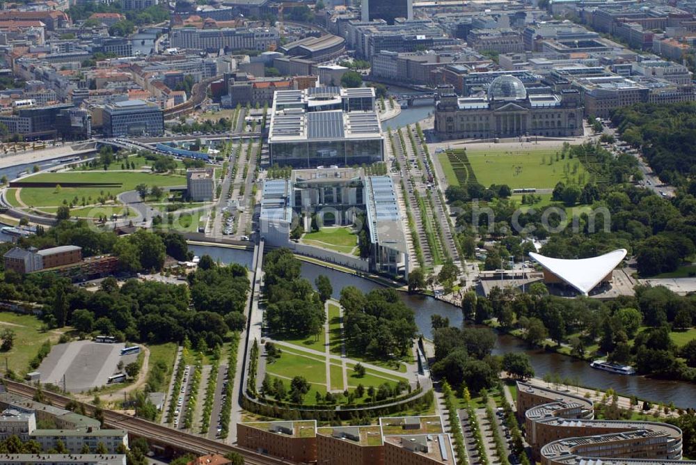 Berlin from the bird's eye view: Blick auf das Bundeskanzleramt auf dem Spreebogen / Regierungsviertel in der Berliner Stadtmitte.