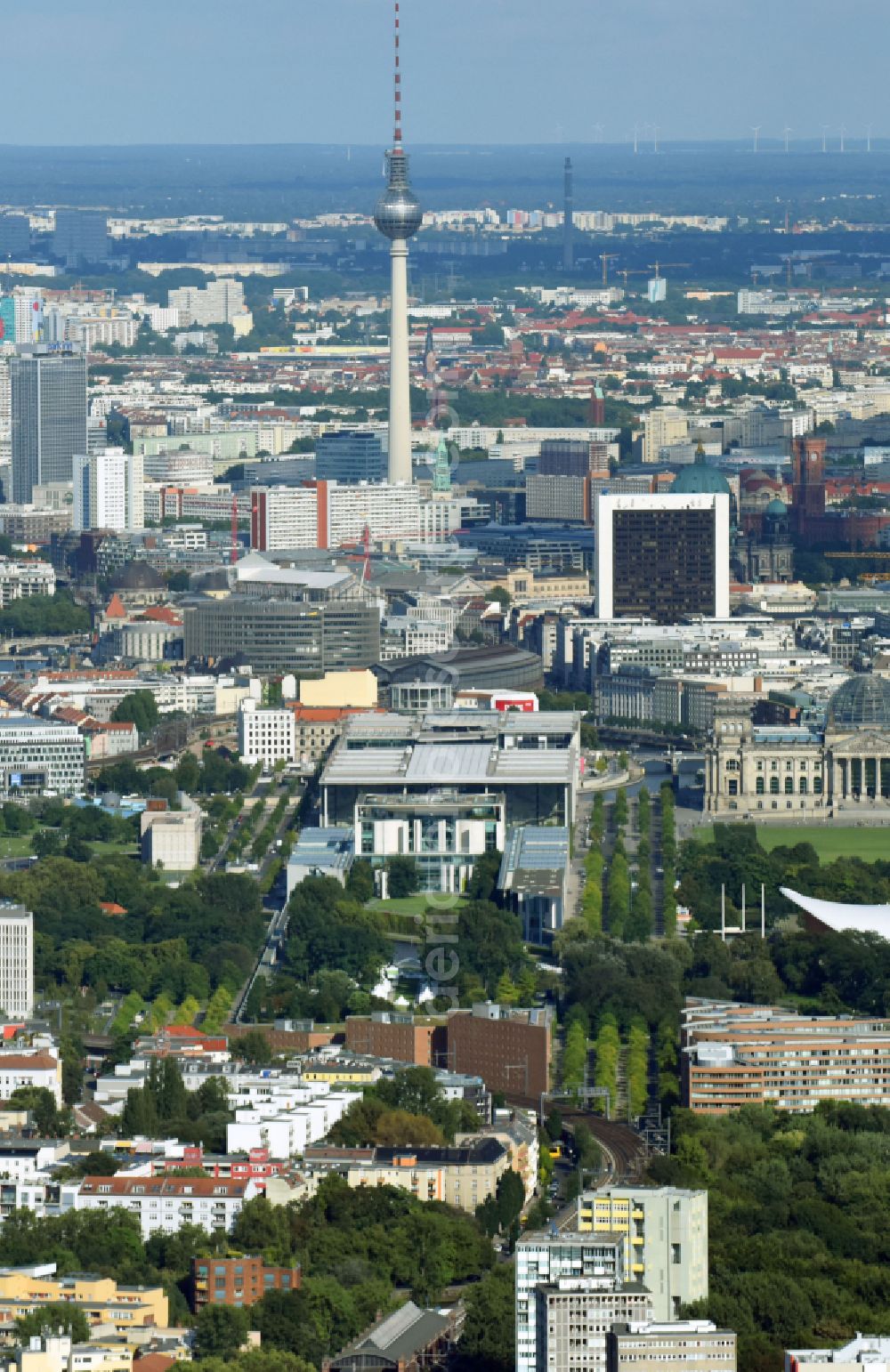 Aerial image Berlin - Federal Chancellery and government district on the river bank of the Spree in the district Tiergarten in Berlin, Germany