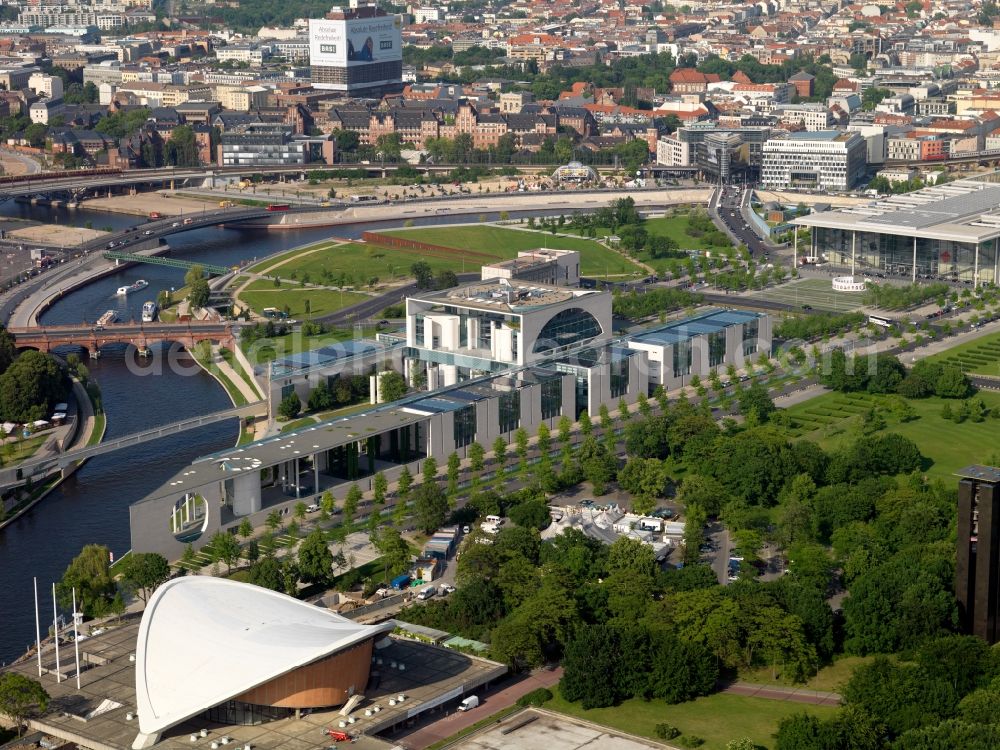 Aerial image Berlin - Chancellor's Office in the government district on the banks of the River Spree in Berlin Tiergarten