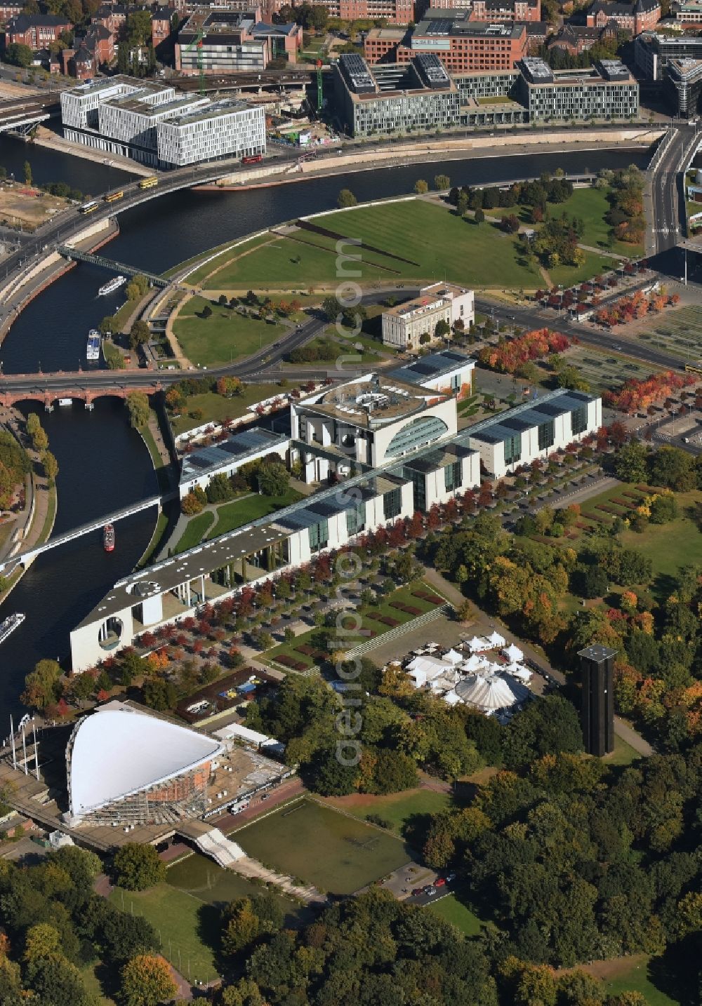 Berlin from the bird's eye view: Chancellor's Office in the government district on the banks of the River Spree in Berlin Tiergarten