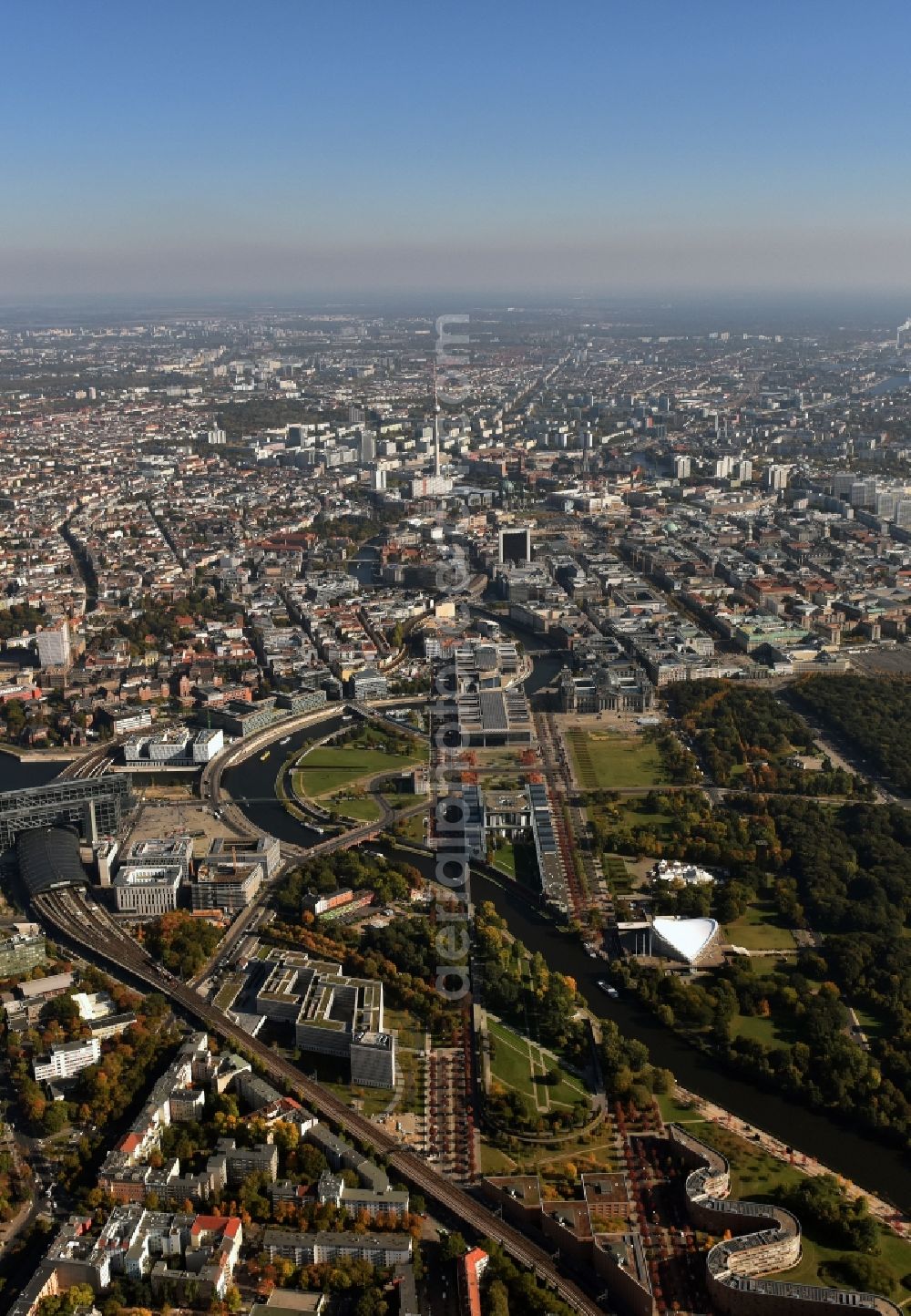 Berlin from the bird's eye view: Chancellor's Office in the government district on the banks of the River Spree in Berlin Tiergarten