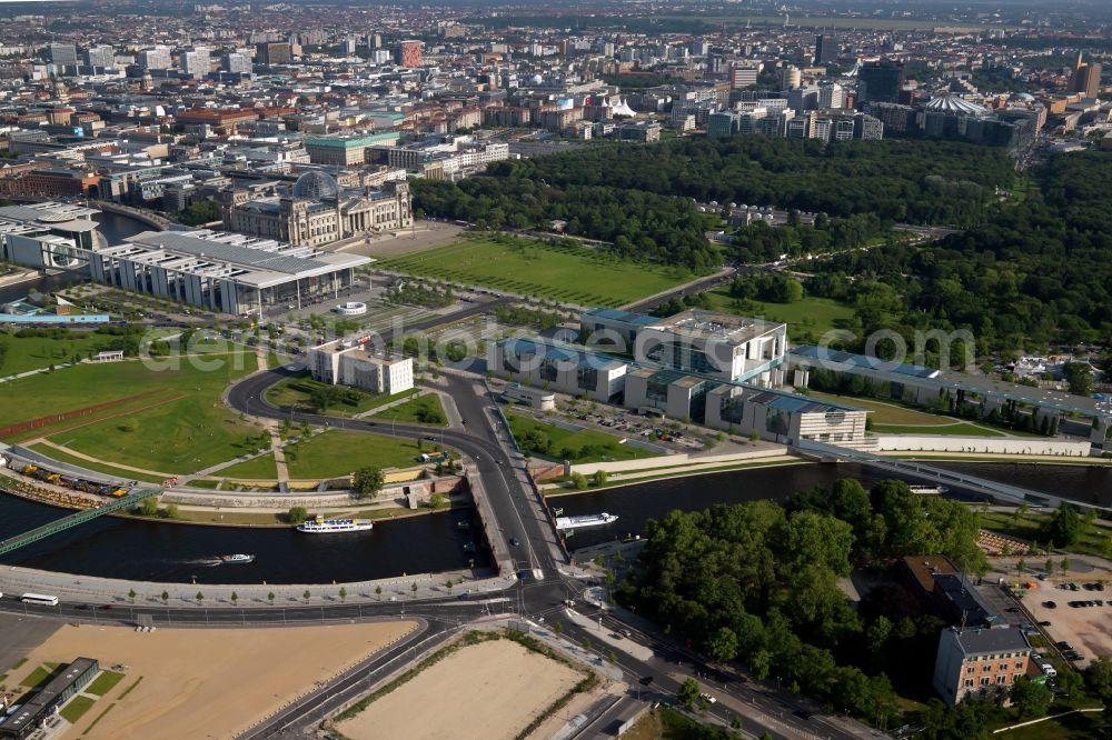 Aerial image Berlin - Chancellor's Office in the government district on the banks of the River Spree in Berlin Tiergarten