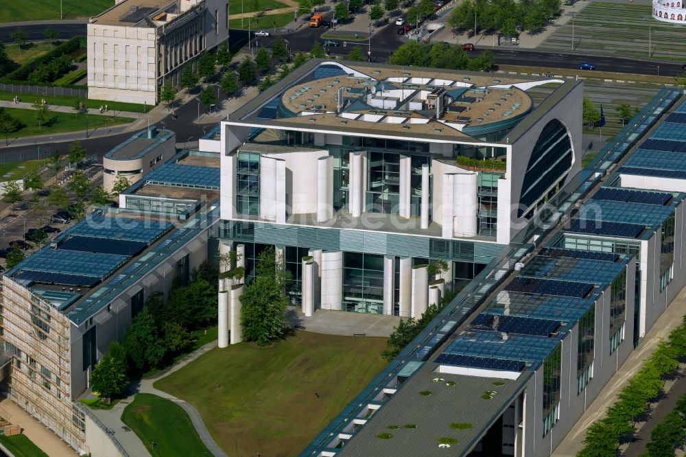 Berlin from the bird's eye view: Chancellor's Office in the government district on the banks of the River Spree in Berlin Tiergarten