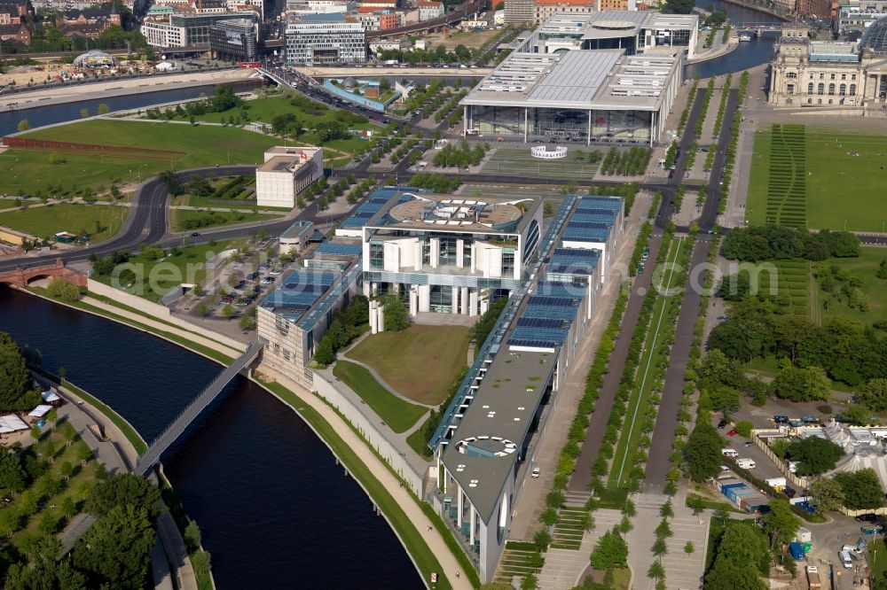 Aerial image Berlin - Chancellor's Office in the government district on the banks of the River Spree in Berlin Tiergarten