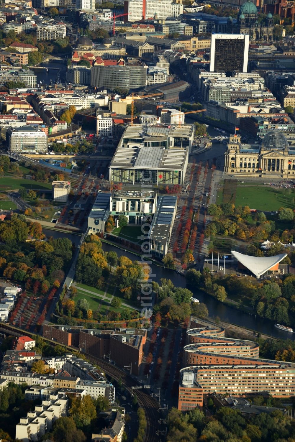 Berlin from the bird's eye view: Federal Chancellery between the Spree and Tiergarten Spree on the Berlin government district in the center of the German capital Berlin