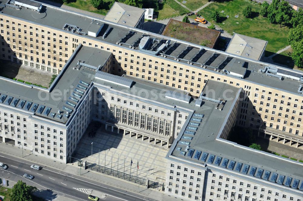 Berlin Mitte from above - Bundesministerium der Finanzen, ehemals Reichsluftfahrtministerium und spätere Haus der Ministerien der DDR, im Detlev-Rohwedder-Haus an der Wilhelmstraße 97 Ecke Leipziger Straße 5-7 in Berlin-Mitte. Federal Ministry of Finance, former Reich Air Transport Ministry / Ministry of Aviation and after the House of Ministeries of the GDR, in the Detlev-Rohwedder Building.