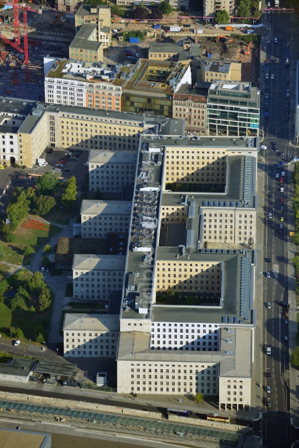 Berlin from above - Federal Ministry of Finance, former Reich Air Transport Ministry / Ministry of Aviation and after the House of Ministeries of the GDR, in the Detlev-Rohwedder Building