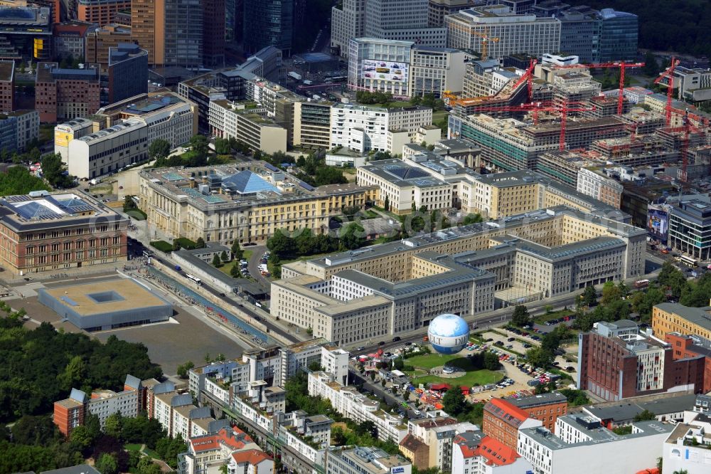 Berlin from the bird's eye view: Federal Ministry of Finance, former Reich Air Transport Ministry / Ministry of Aviation and after the House of Ministeries of the GDR, in the Detlev-Rohwedder Building