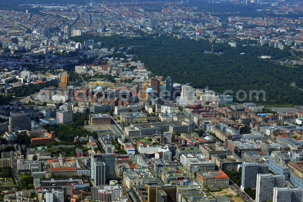 Aerial photograph Berlin - Federal Ministry of Finance, former Reich Air Transport Ministry / Ministry of Aviation and after the House of Ministeries of the GDR, in the Detlev-Rohwedder Building