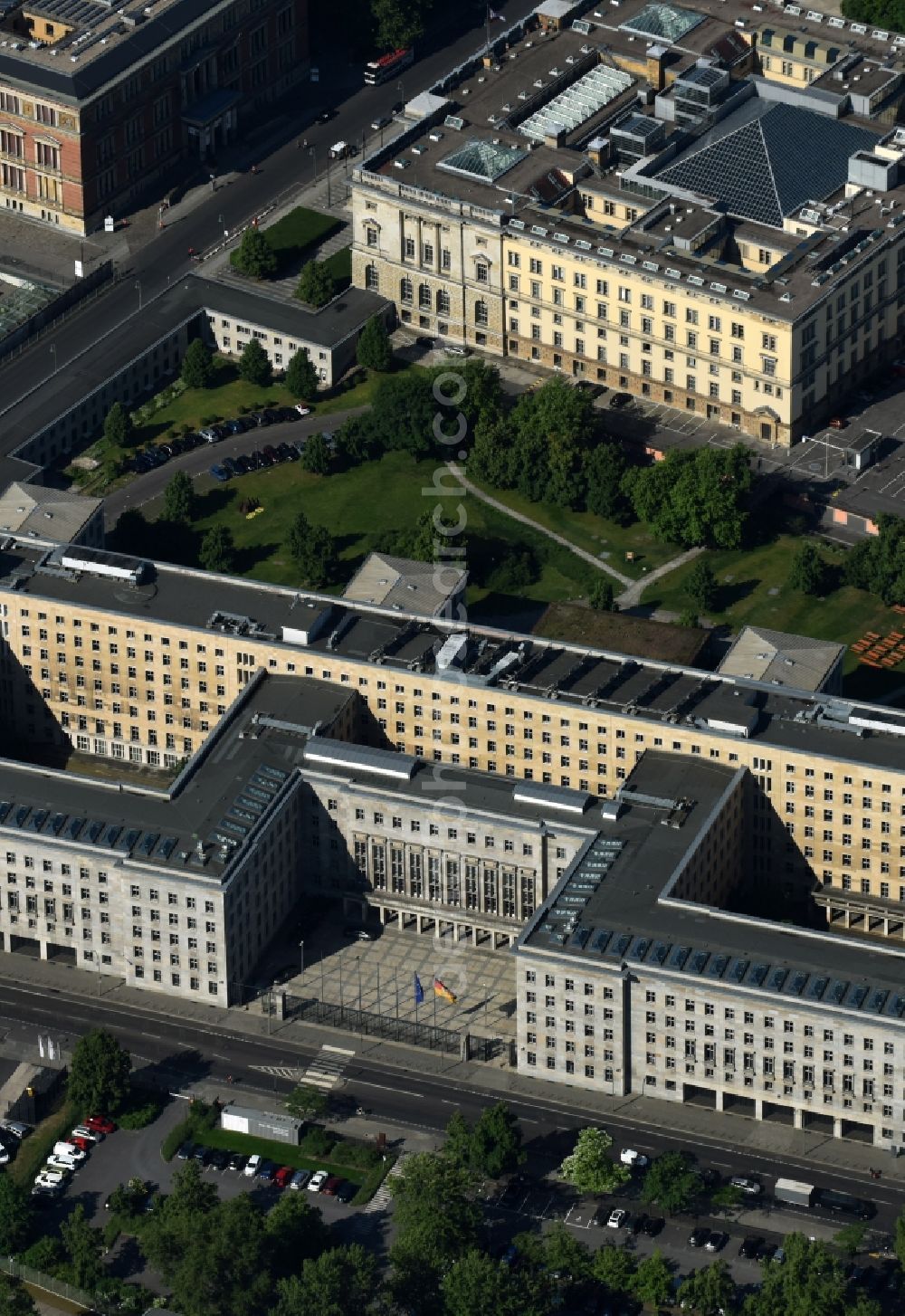 Berlin from the bird's eye view: Federal Ministry of Finance, former Reich Air Transport Ministry / Ministry of Aviation and after the House of Ministeries of the GDR, in the Detlev-Rohwedder Building