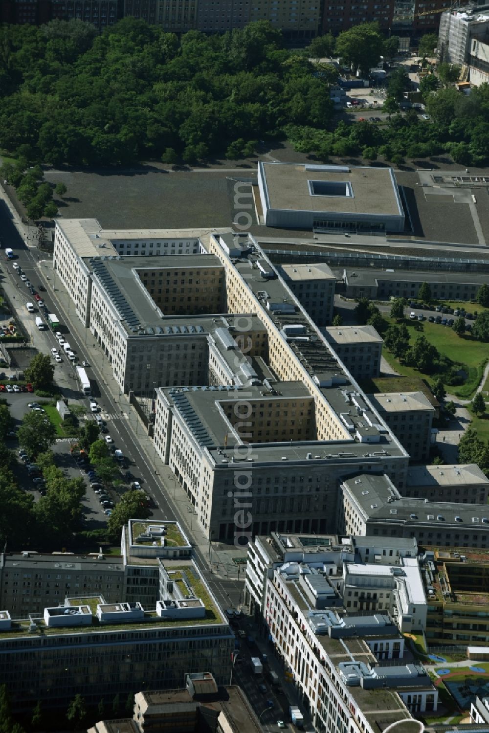 Berlin from above - Federal Ministry of Finance, former Reich Air Transport Ministry / Ministry of Aviation and after the House of Ministeries of the GDR, in the Detlev-Rohwedder Building