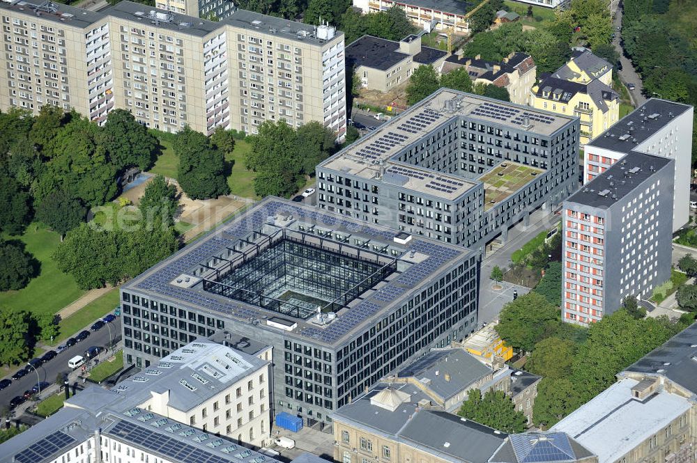 Aerial image Berlin Mitte - Blick auf das Bundesministerium für Verkehr, Bau und Stadtentwicklung BMVBS. Der erste Dienstsitz befindet sich in Berlin, der zweite in Bonn. Der Neubau orientiert sich baulich an der Größe und Form des Altbaus, die beide miteinan der verbunden sind.Es befindet sich in der Invalidenstraße 44, 10115 Berlin. View of the Federal Ministry of Transport, Building and Urban Development. The first service is based in Berlin, the second in Bonn. The new building is based structurally on the size and shape of the old building, both of which are interconnected. It is in the Invalidenstraße 44, 10115 Berlin.