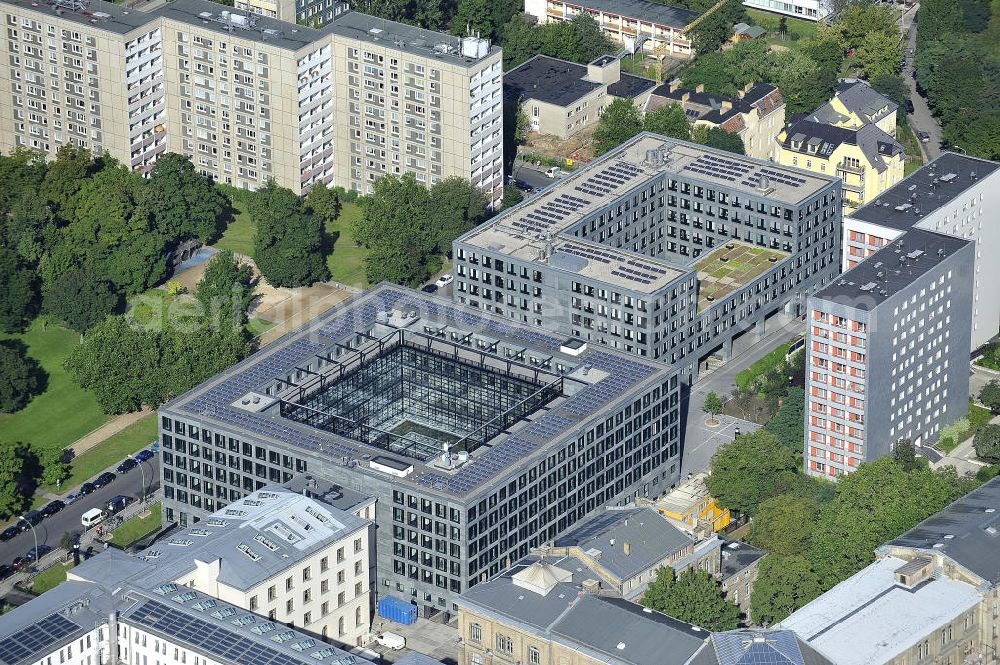 Aerial photograph Berlin Mitte - Blick auf das Bundesministerium für Verkehr, Bau und Stadtentwicklung BMVBS. Der erste Dienstsitz befindet sich in Berlin, der zweite in Bonn. Der Neubau orientiert sich baulich an der Größe und Form des Altbaus, die beide miteinan der verbunden sind.Es befindet sich in der Invalidenstraße 44, 10115 Berlin. View of the Federal Ministry of Transport, Building and Urban Development. The first service is based in Berlin, the second in Bonn. The new building is based structurally on the size and shape of the old building, both of which are interconnected. It is in the Invalidenstraße 44, 10115 Berlin.