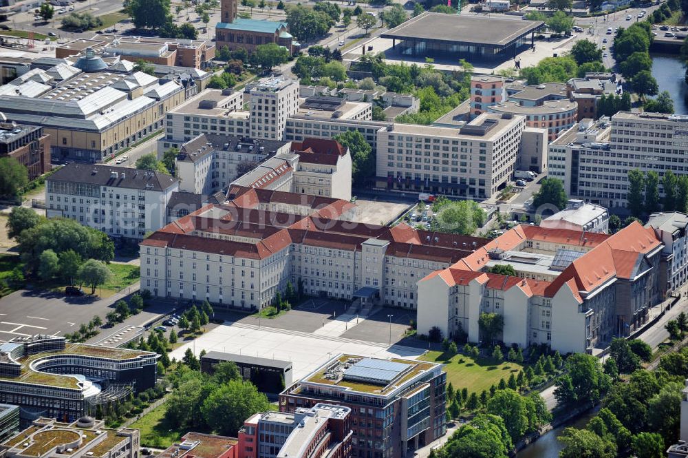 Berlin from the bird's eye view: Bundesministerium der Verteidigung im Bendlerblock an der Stauffenbergstraße in Berlin-Tiergarten. Ministry of Defence in the Bendlerblock at the Stauffenbergstrasse in the locality Tiergarten.