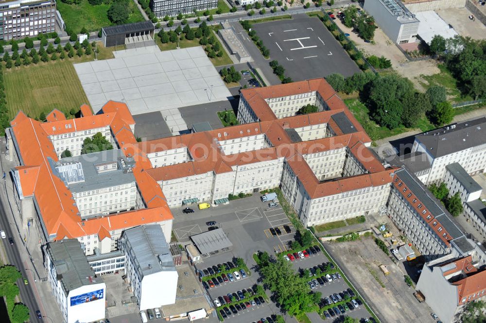 Berlin from above - Bundesministerium der Verteidigung im Bendlerblock an der Stauffenbergstraße in Berlin-Tiergarten. Ministry of Defence in the Bendlerblock at the Stauffenbergstrasse in the locality Tiergarten.