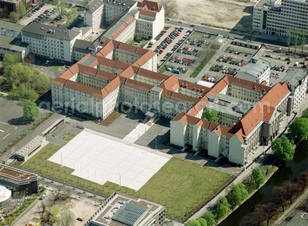 Aerial image Berlin - Tiergarten - Bundesministerium der Verteidigung (Bendlerblock) an der Stauffenbergstraße in Berlin - Tiergarten.