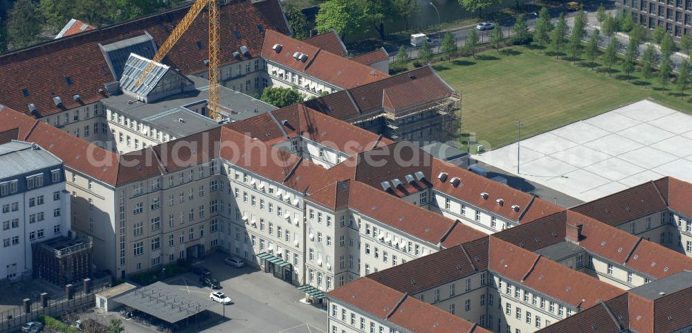 Berlin from above - Blick auf das Gelände des Bendlerblocks an der Stauffenbergstraße 18 und dem Reichpietschufer 72–76 im Stadtteil Tiergarten. Der Dienstsitz des Bundesministeriums für Verteidigung / Verteidigungsministerium soll um einige Anbauten erweitert werden. View of the Bendlerblock in the Tiergarten district. The Office of the Federal Ministry of Defence / Ministry of Defence is to be extended by a few additions.