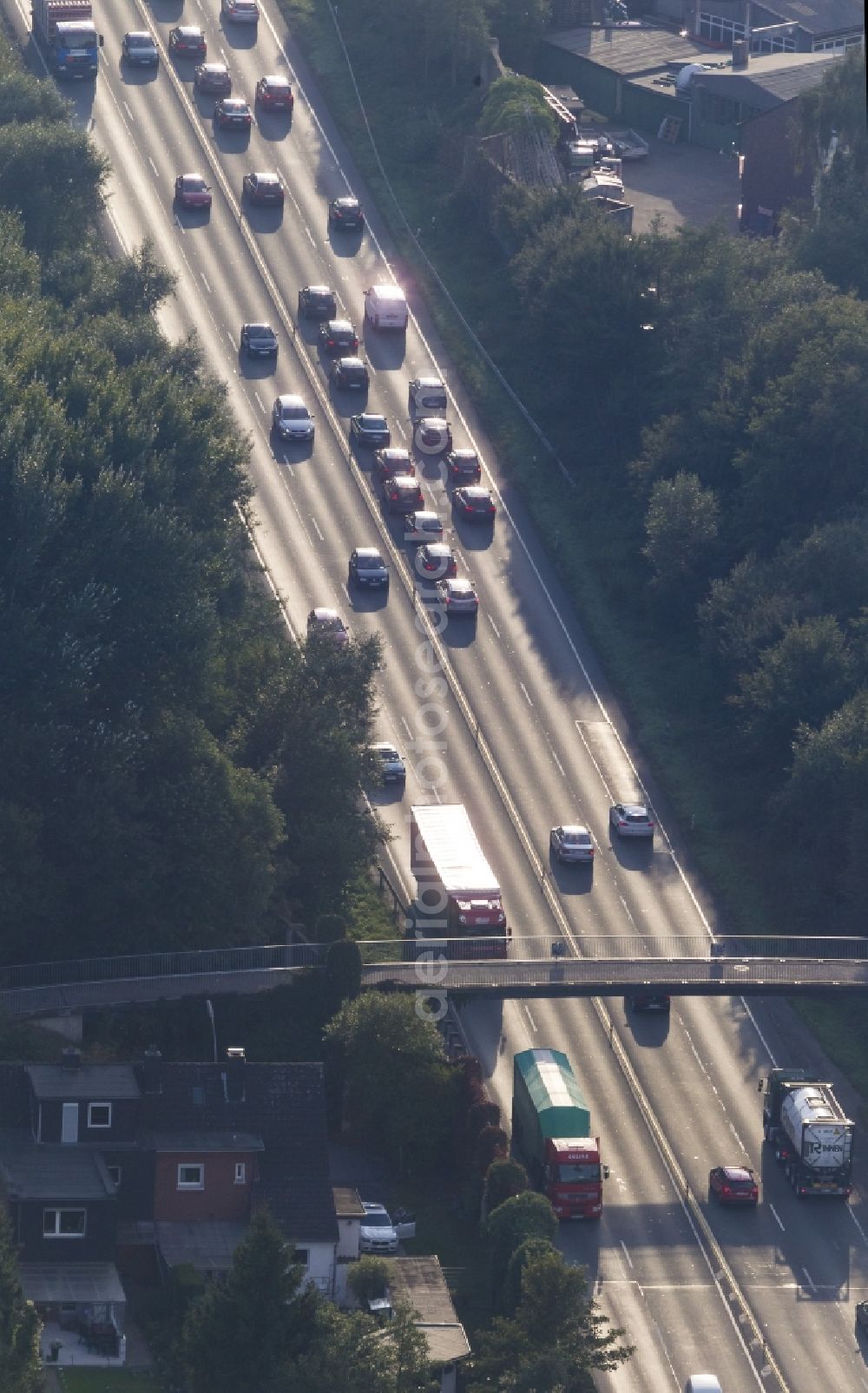 Gelsenkirchen from the bird's eye view: Highway on the city Gladbeck with Gelsenkirchen in the Ruhr area in North Rhine-Westphalia