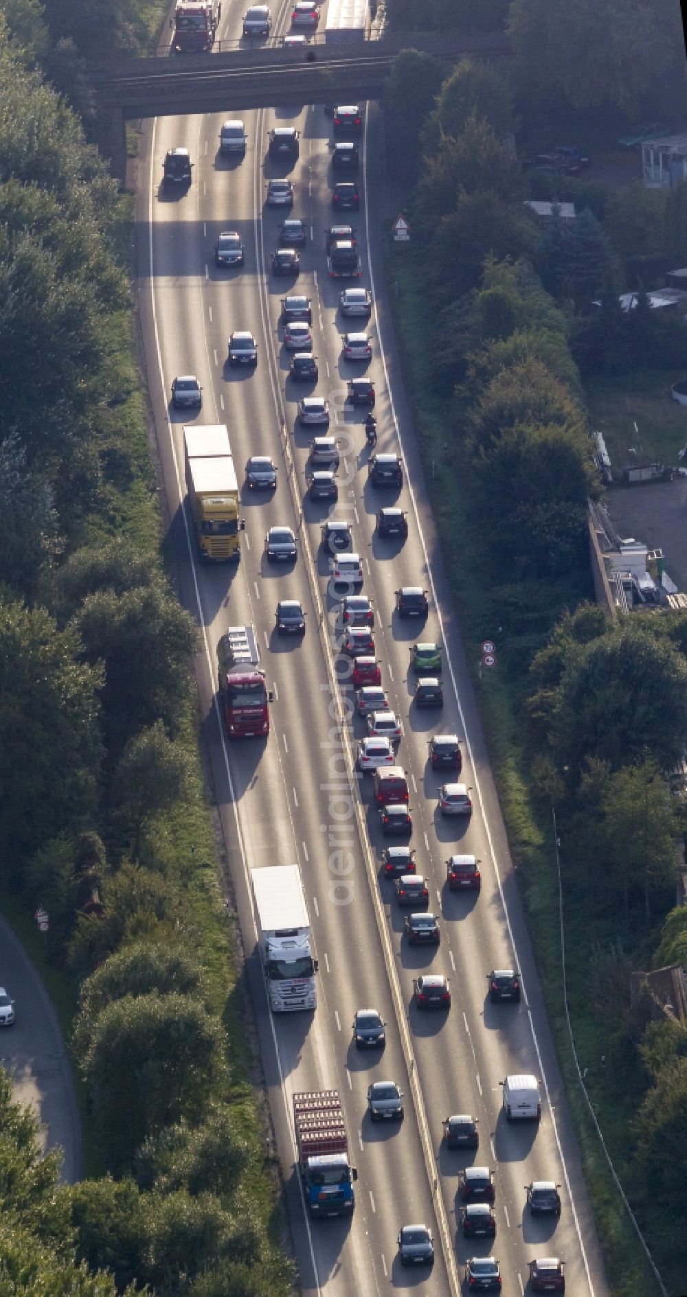 Aerial photograph Gelsenkirchen - Highway on the city Gladbeck with Gelsenkirchen in the Ruhr area in North Rhine-Westphalia