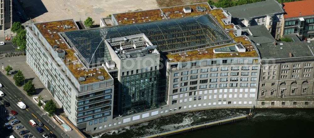 Berlin from the bird's eye view: Administrative building of the State Authority Banofverband of Deutschen Industrie (BDI) and of Deutscher Industrie- and Handelskammertag (DIHK) on Breite Strasse in the district Mitte in Berlin, Germany