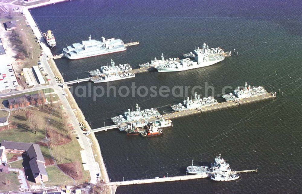 Rostock /Mecklenburg-Vorpommern from above - Bundeswehrflottenstützpunkt im Hafenbereich in Rostock.