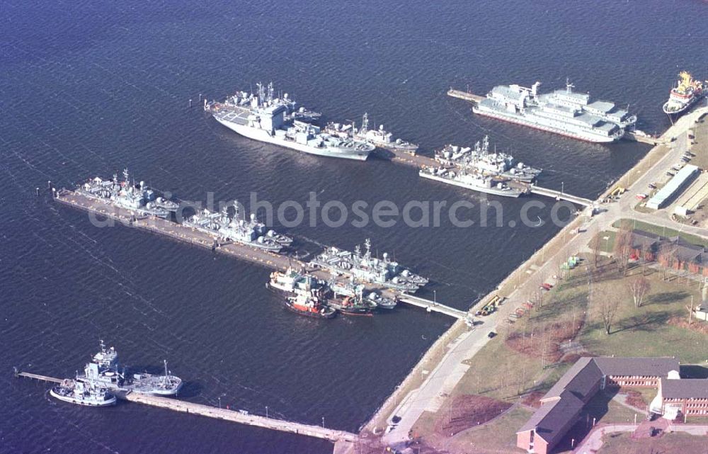 Rostock /Mecklenburg-Vorpommern from the bird's eye view: Bundeswehrflottenstützpunkt im Hafenbereich in Rostock.