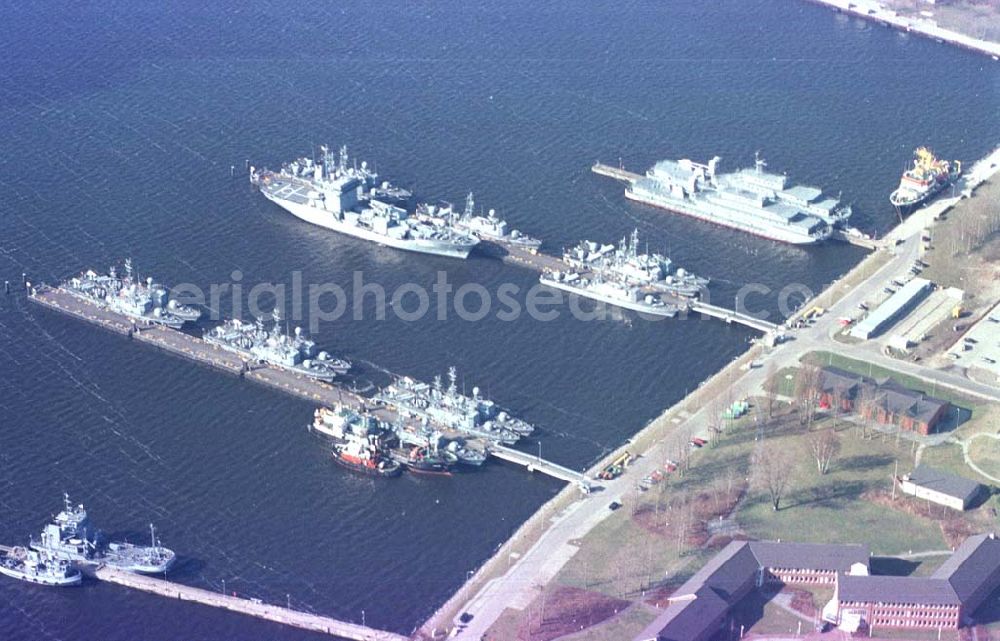 Aerial image Rostock /Mecklenburg-Vorpommern - Bundeswehrflottenstützpunkt im Hafenbereich in Rostock.