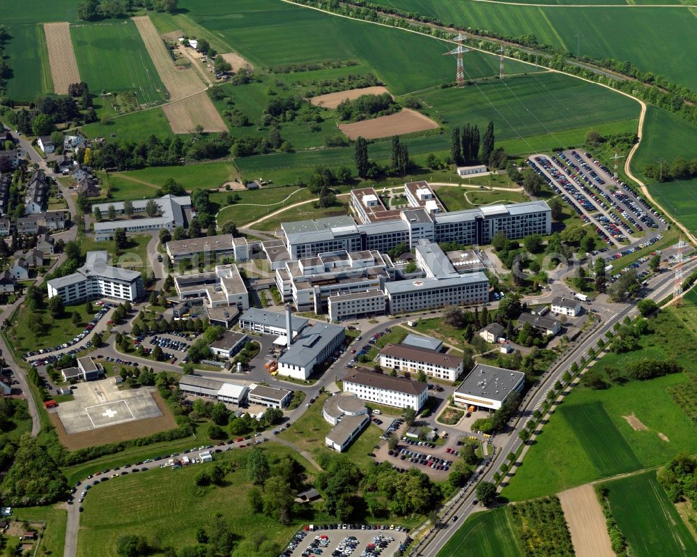 Koblenz from the bird's eye view: Central army hospital in the Metternich part of Koblenz in the state Rhineland-Palatinate. Metternich is located on the left riverbank of the river Moselle. It includes a the campus of the University of Koblenz-Landau, the central military hospital and a nature park. The hospital compound with the helicopter landing pad is located in the Northwest of Metternich