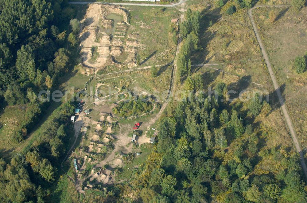 Berlin from above - Blick auf das Übungsgelände des Katastrophenschutzes, des THW auf dem Geländes des Technischen Hilfswerk, Ortsverband Berlin Pankow an der Wiltbergstraße neben dem Berliner Ring / Autobahn A 10 / E 55 in Buch. Das Gelände diente ehemals als Hauptsitz der Zivilverteidigung der DDR.